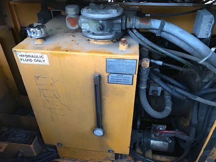 Wide Lower Deck Cargo Loader FMC Commander 15 U