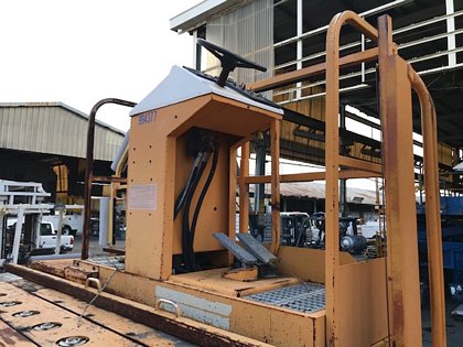 Wide Lower Deck Cargo Loader FMC Commander 15 U