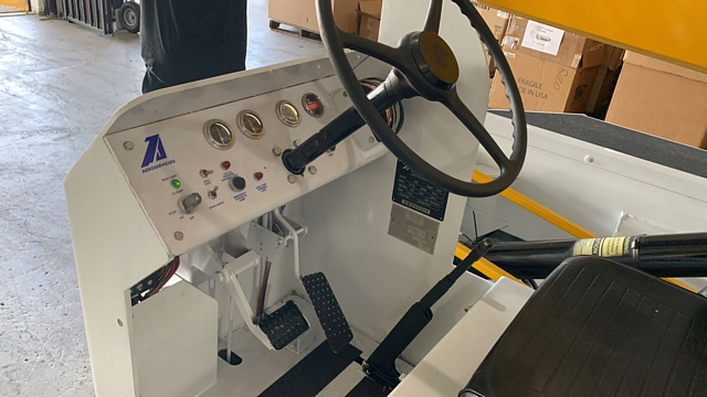 Belt Loader Tug 660-11