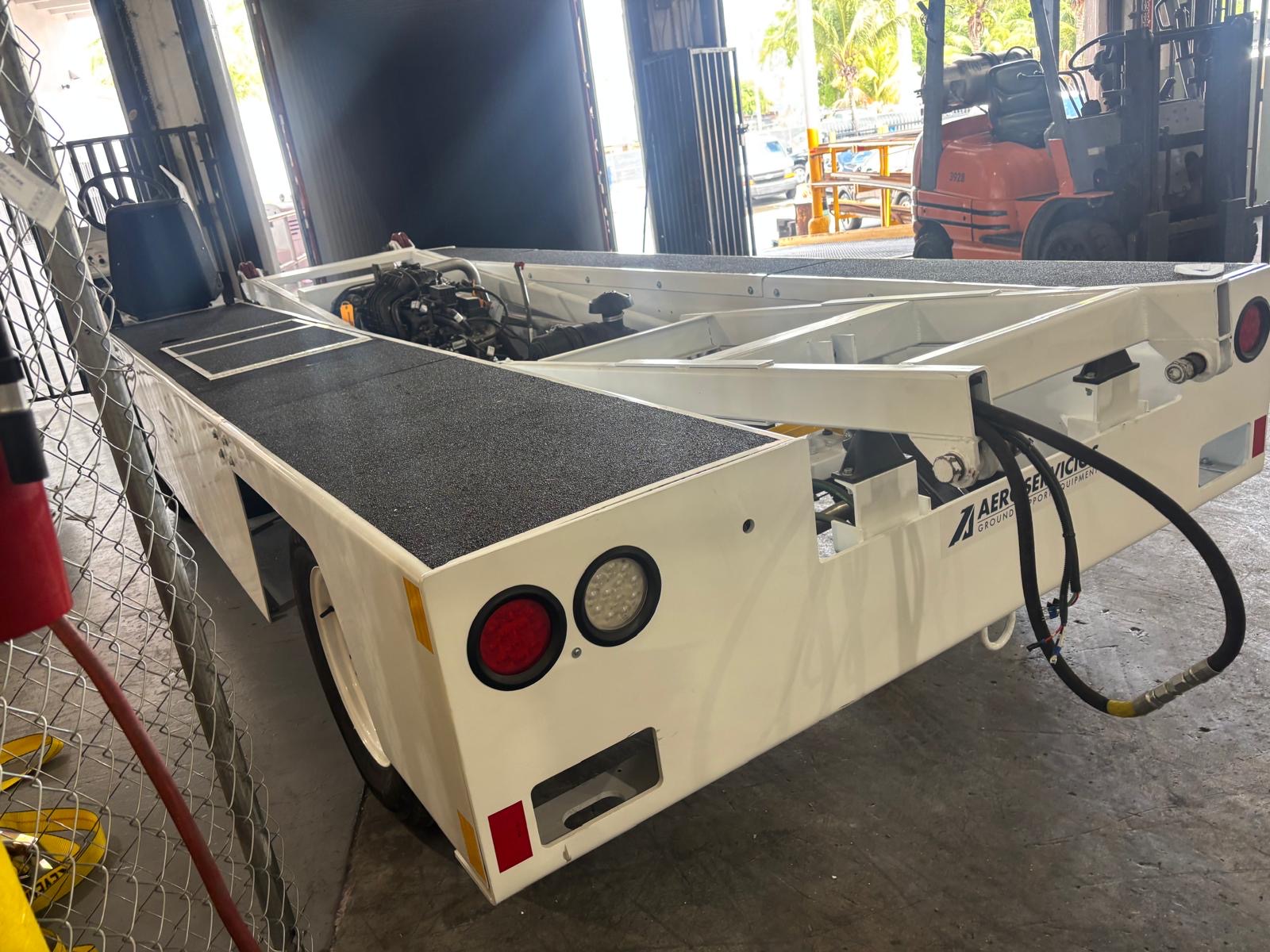 Belt Loader Tug 660