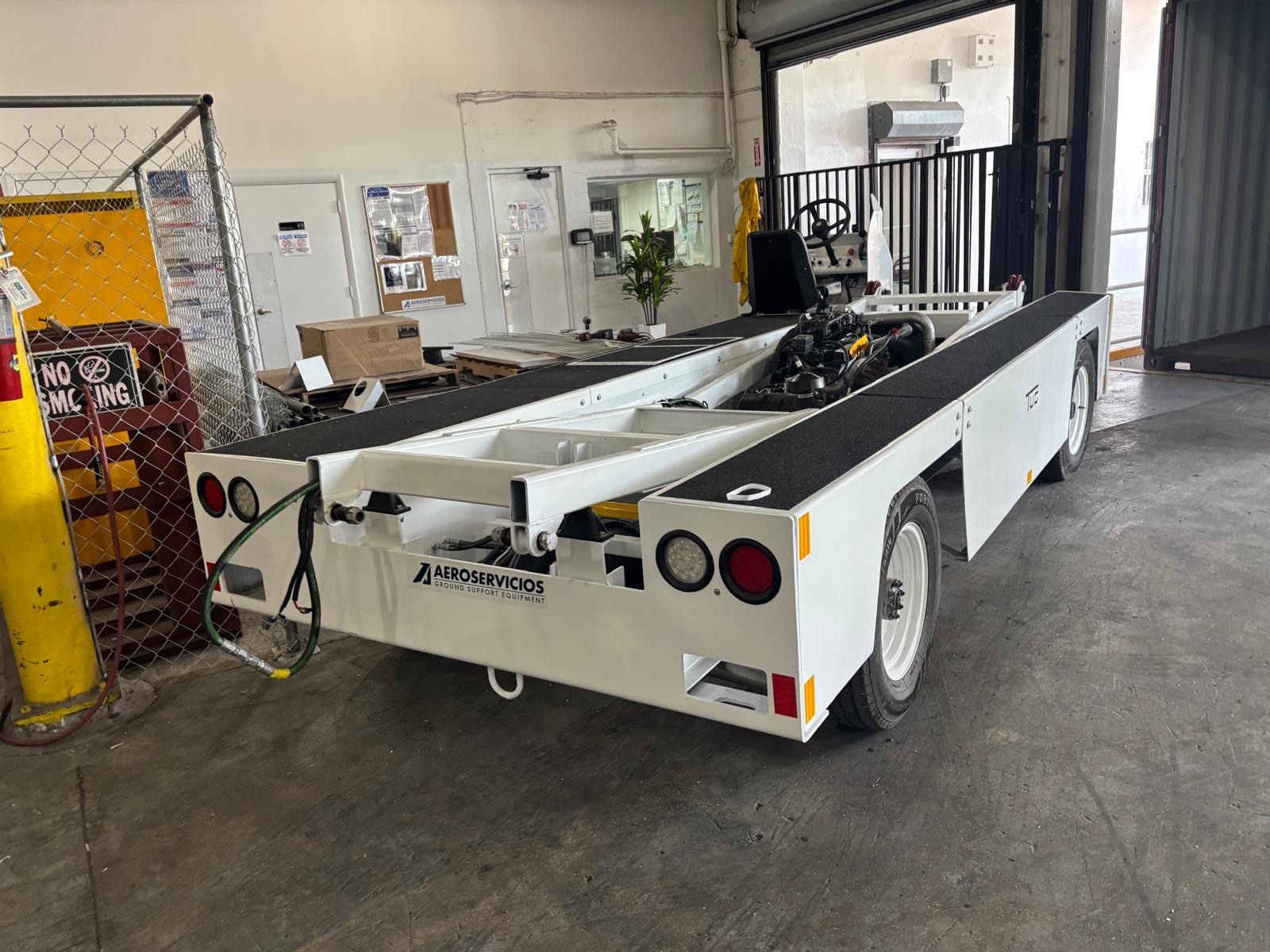 Belt Loader Tug 660